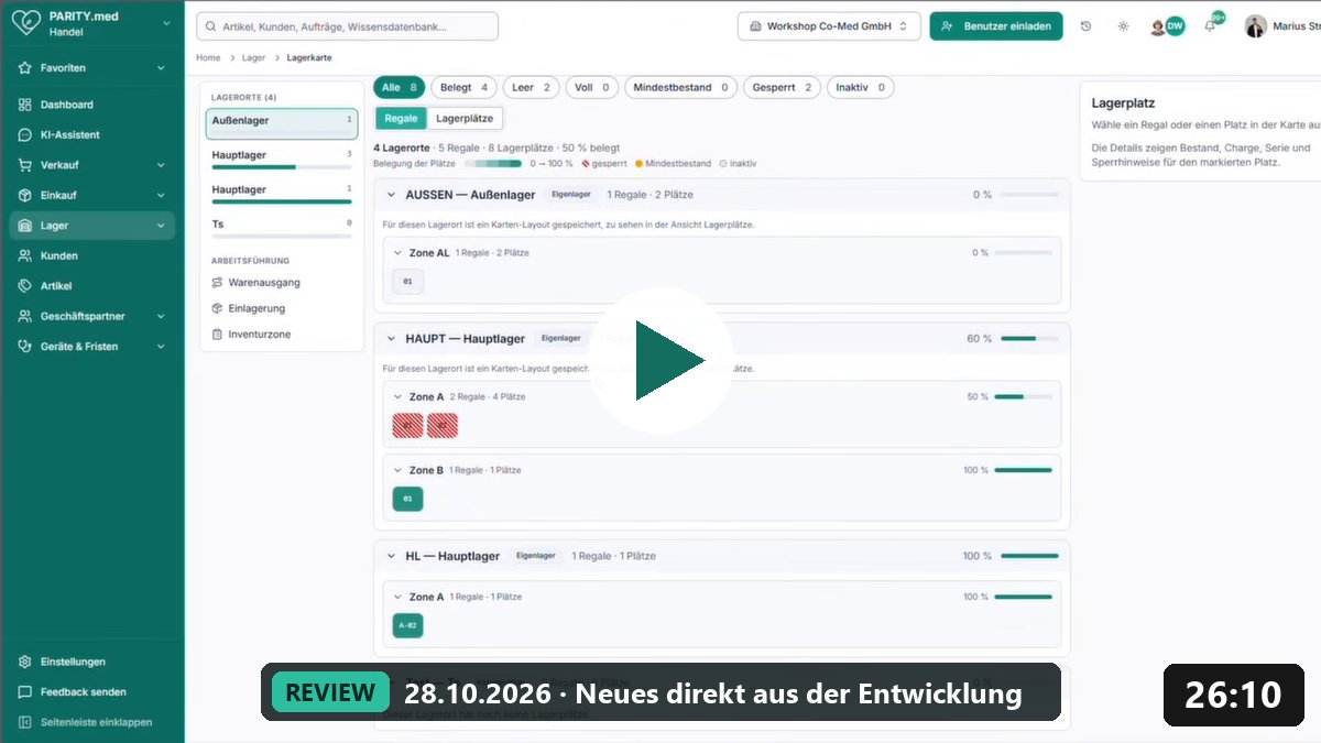 Lagerkarte mit vier Lagerorten, Regalen als Kacheln und Belegung je Zone in Prozent, darunter „Review 28.10.2026“